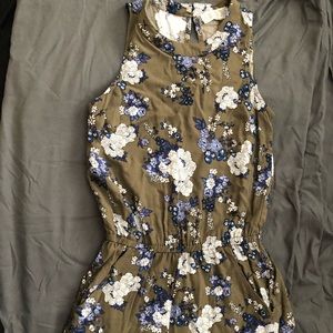 Olive Floral Rhomper. Size S. Reposhing this one. Super cute/comfy